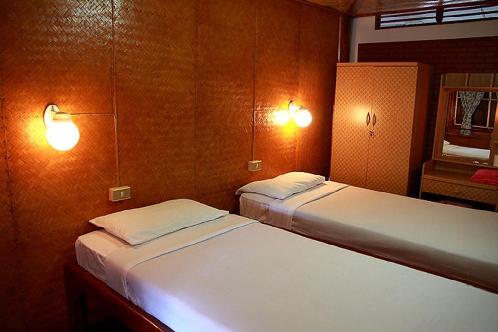 Ben Guesthouse Чіанграй Номер фото